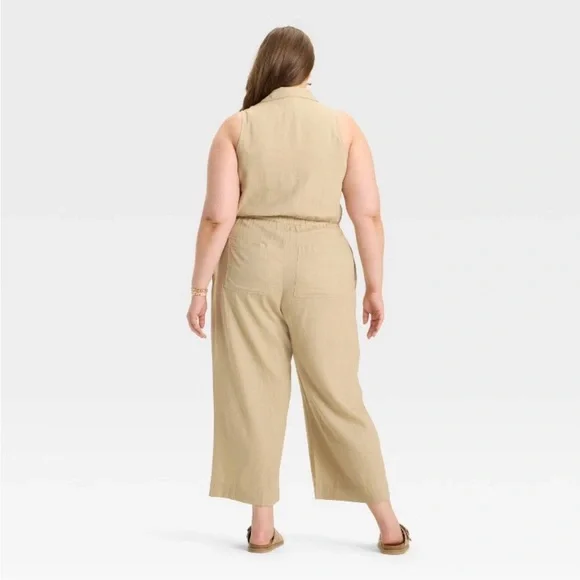 Universal Thread Tan Jumpsuit with Collared Neckline and Cropped Wide-Leg - Picture 2 of 4